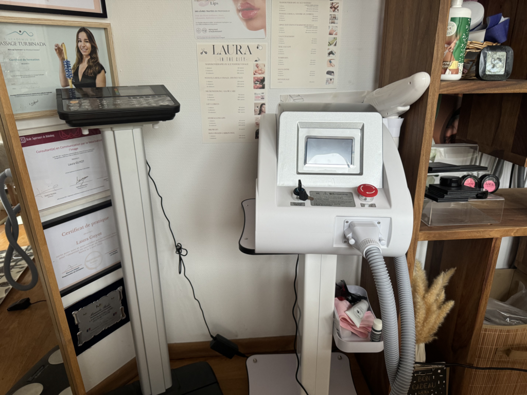 Laser nouvelle génération pour enlever les tatouages. Disponible chez Laura in the City à Luxembourg.